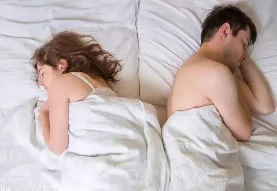 为什么过了50岁的夫妻最好分床睡？原因有三点 - 1