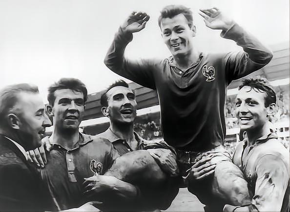 1958世界杯囧事：巴西为夺冠请来神秘人，球员被疯狂拔牙 - 24