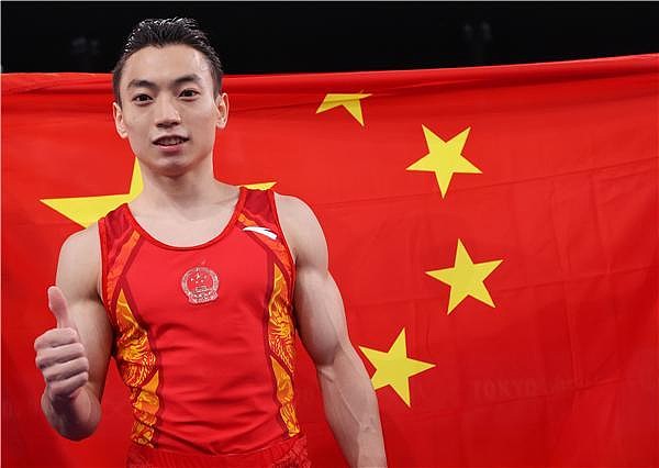 近六届奥运夺金4枚 邹敬园为中国双杠增添新光彩 - 1