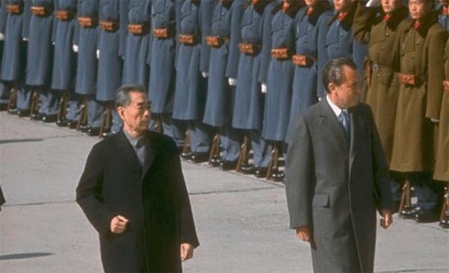 尼克松访华，主席赠4两茶叶回礼引不满，周总理：这可是半壁江山 - 5
