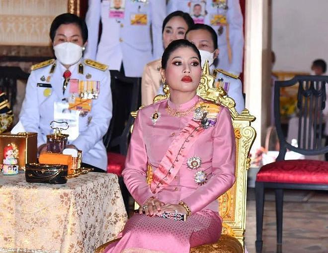 36 岁泰国小公主替父做功德，同父异母弟弟也回国了 - 5