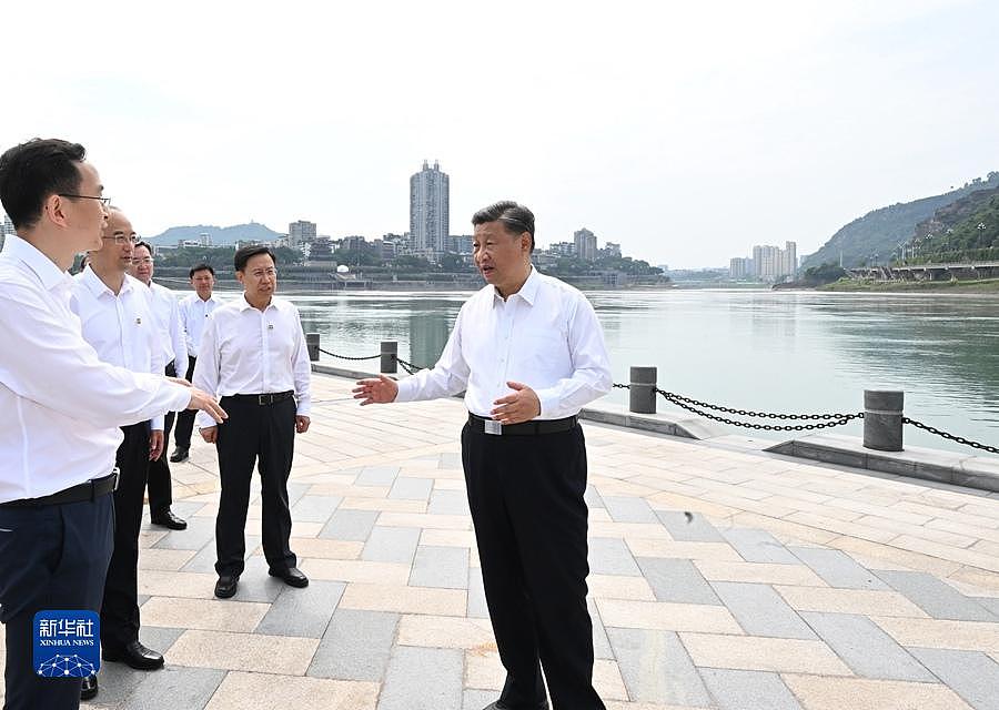 “让人民群众奔着更好的日子去”——习近平总书记考察四川纪实 - 1