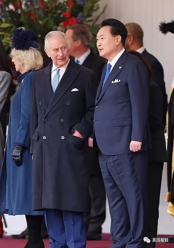 英王室为韩总统办奢华国宴！最抢镜的是凯特王妃的红衣美腿 - 18