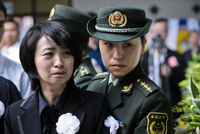 湖南30岁女武警朱玲，押运油料时不幸牺牲，此时她当母亲才20个月 - 12