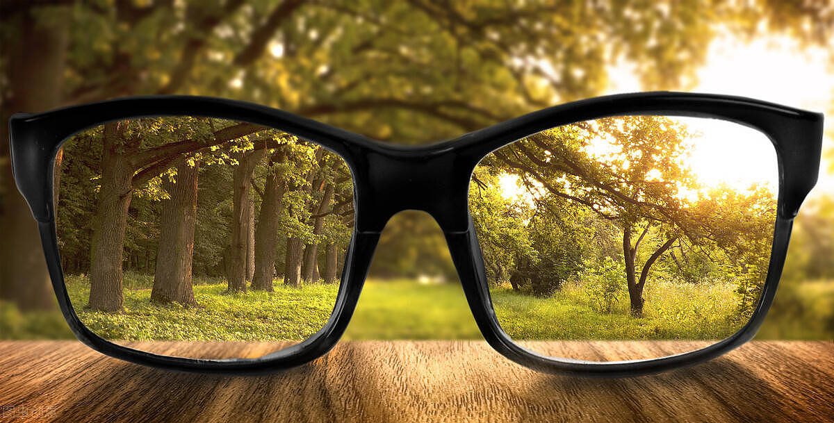 阿里眼镜批发网发布2022年依视路镜片各种场景的折扣价格 - 4