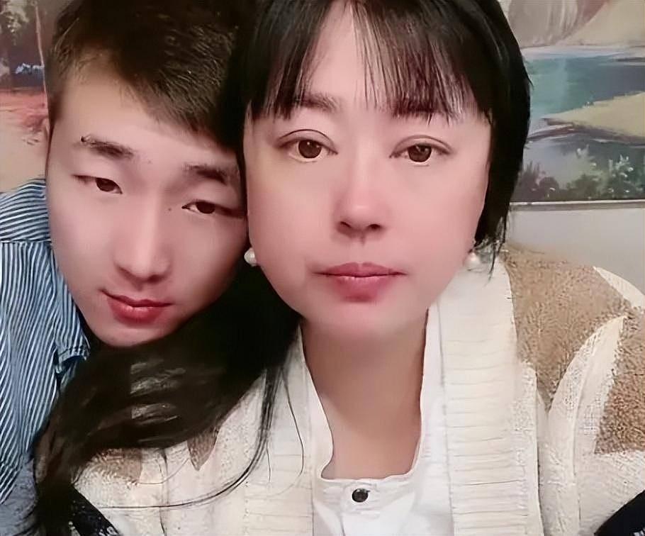 经历三次婚姻，老公一个比一个小，如今患癌，53岁和女儿相互依靠 - 22