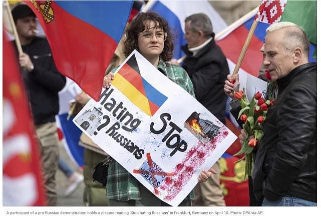 德民众集会要求结束对俄裔群体歧视，乌大使：巨大耻辱 - 1