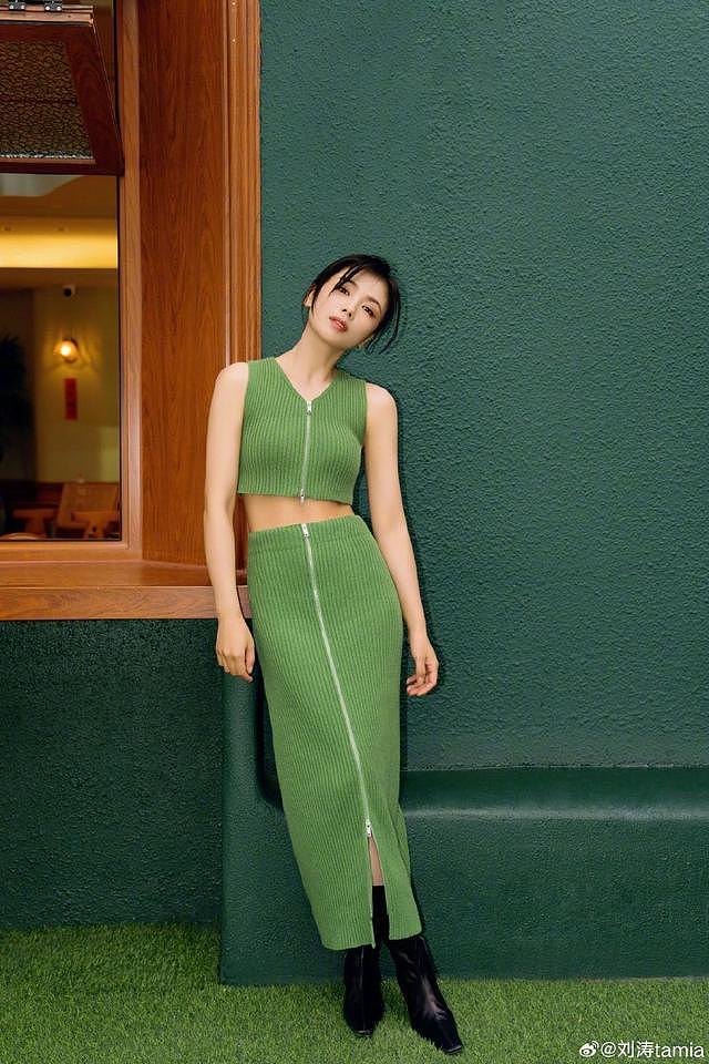 刘涛 45 岁生日连发三套写真 绿色长裙秀腰臀比状态超好 - 16