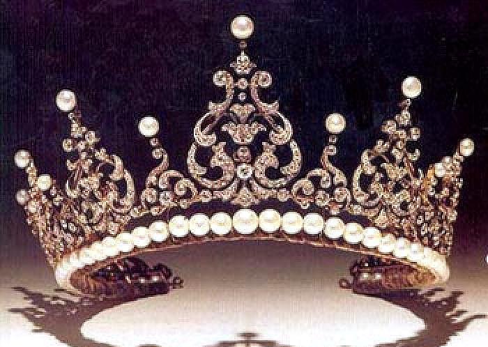 世界各国闪闪发光的奢华王冠，只有这顶是最大颗无色钻石镶嵌 - 6
