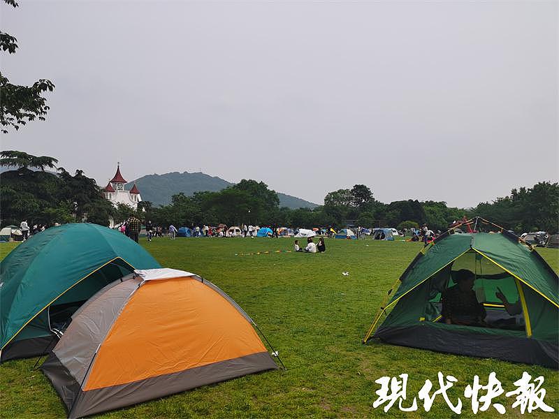 帐篷霸屏朋友圈！加上小龙虾、盐水鸭……南京人的露营仪式感拉满了 - 6