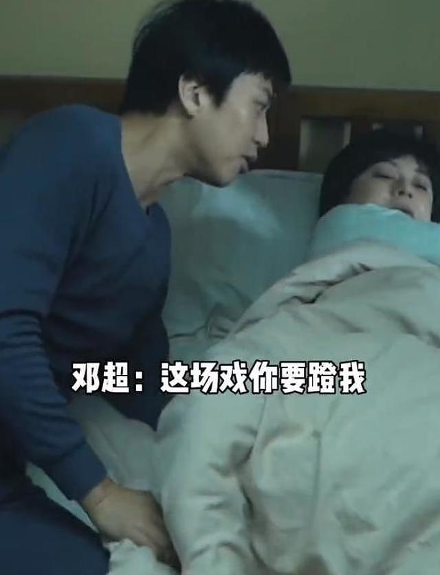 邓超新作首映带儿女现身，等等高冷帅气，小花不时整理长发好淑女 - 7