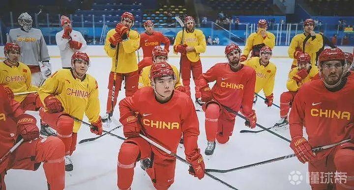 中国冰球队一堆归化球员，为什么没像男足一样引发大量争议？ - 14