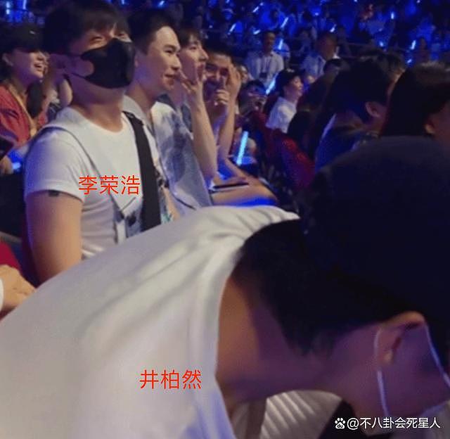 张惠妹在北京演唱会上哭着说很荣幸，网友质疑：洗白了？ - 1