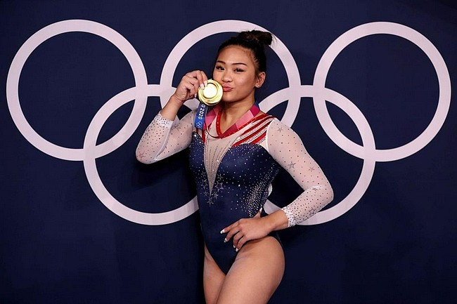 美国体操女子全能奥运五连冠 柳金祝贺苏尼萨-李 - 1
