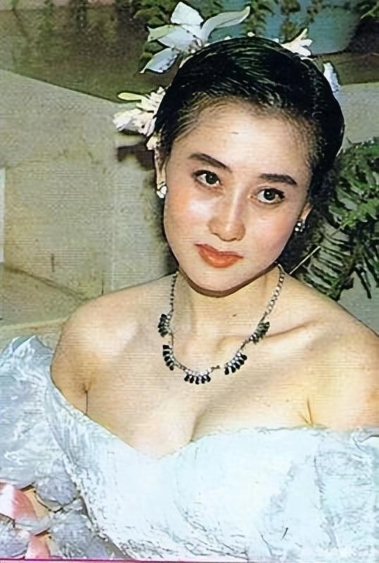 利智：被李连杰宠爱34年，外人看来是掉进蜜罐，甜蜜背后全是眼泪 - 18