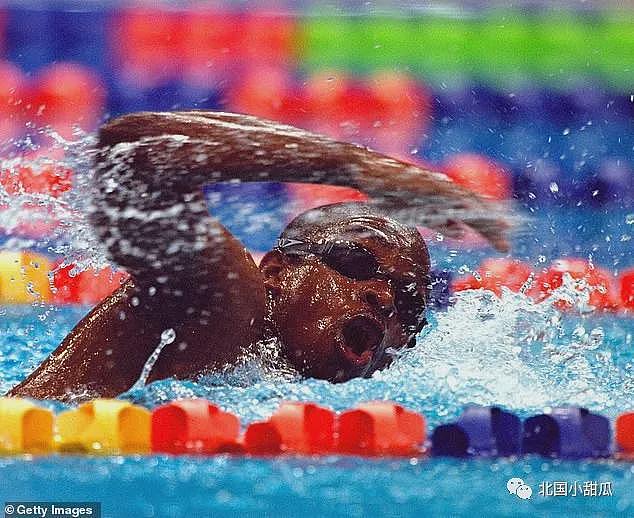 游泳选手竟只会狗刨! 非洲小伙差点淹死在奥运泳池 - 31