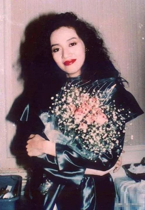 她是“香港的女儿”，曾和张国荣台上拥吻，离世后却被母亲压榨 - 43