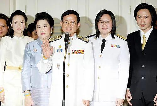 英拉的侄女又进入政坛了，泰国华裔巨商家族的荣耀与流亡之路…… - 100