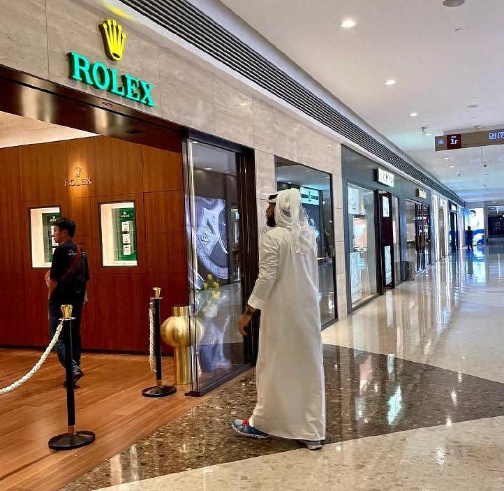 卡塔尔运动员杭州疯狂扫货，一个导购给 6 万小费，进店要求全包圆 - 5