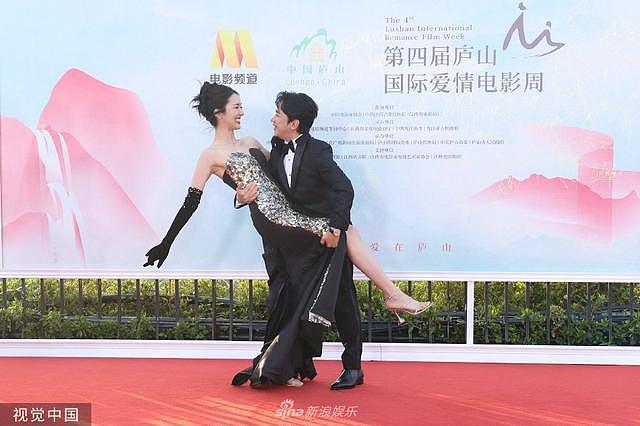 庐山国际爱情电影周红毯举行 蔡少芬张晋夫妇花式比心 - 6