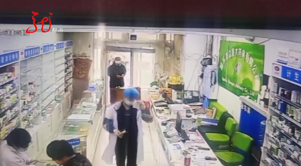 哈尔滨一男子自己做“钱”花，被警方抓捕，还吹嘘“要多像有多像” - 5