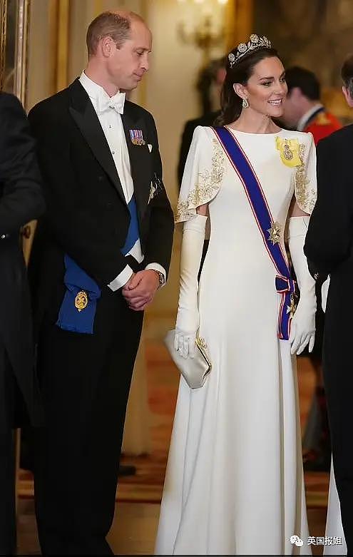 英王室为韩总统办奢华国宴！最抢镜的是凯特王妃的红衣美腿 - 29