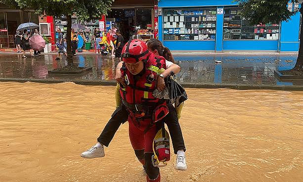 房屋坍塌！人员被困！贵州多地继续遭遇特大暴雨，救援紧急展开中… - 8
