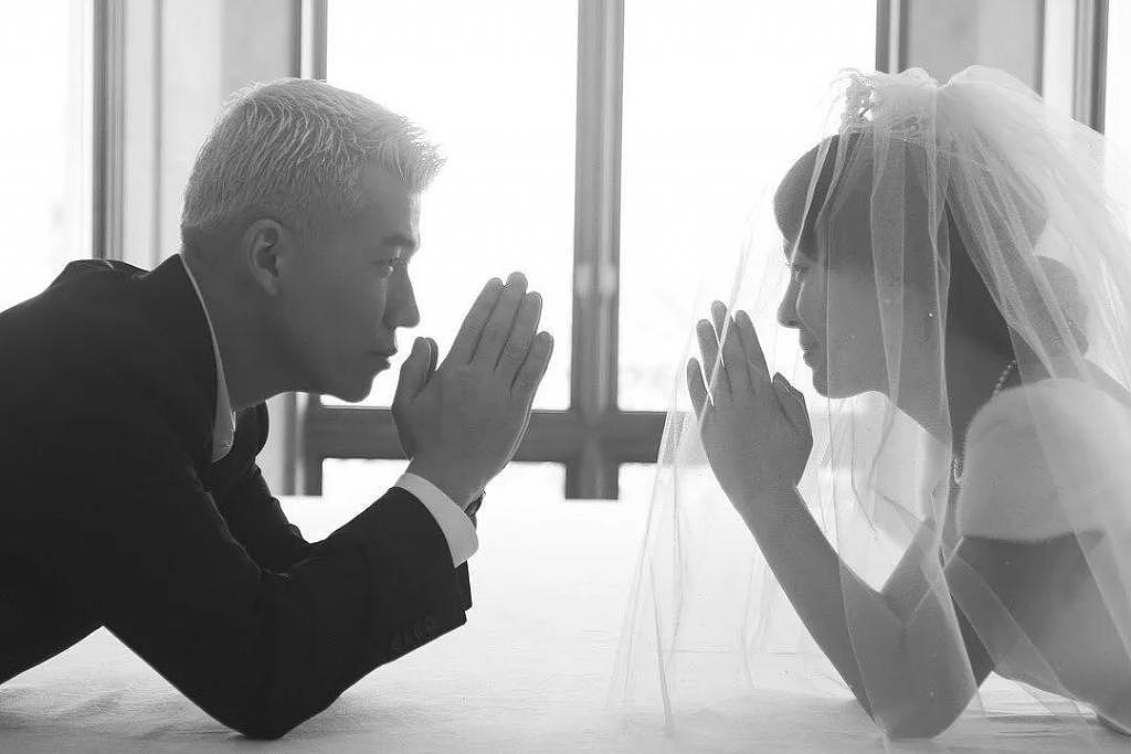 他超爱！YG 艺人连发三条动态庆祝与妻子的结婚纪念！ - 4