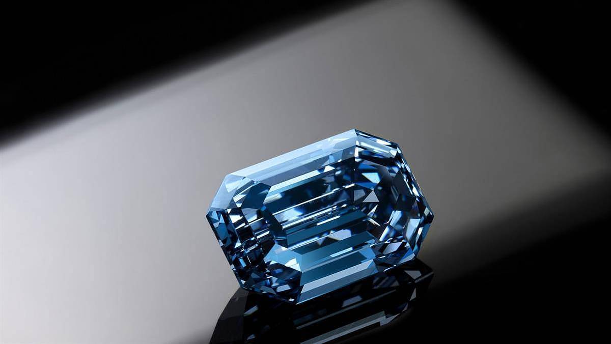 拍卖史上最大艳彩蓝钻将现身香港，估计将拍出3亿元人民币 - 1