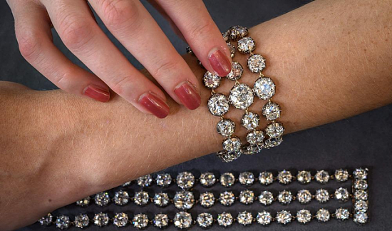 估价400万美元 法国王后 Marie Antoinette 钻石手链将亮相日内瓦秋拍 - 2