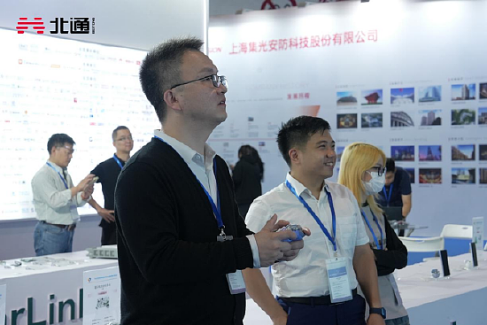 华为邀请 北通星闪游戏手柄现身2023世界VR产业大会 - 4