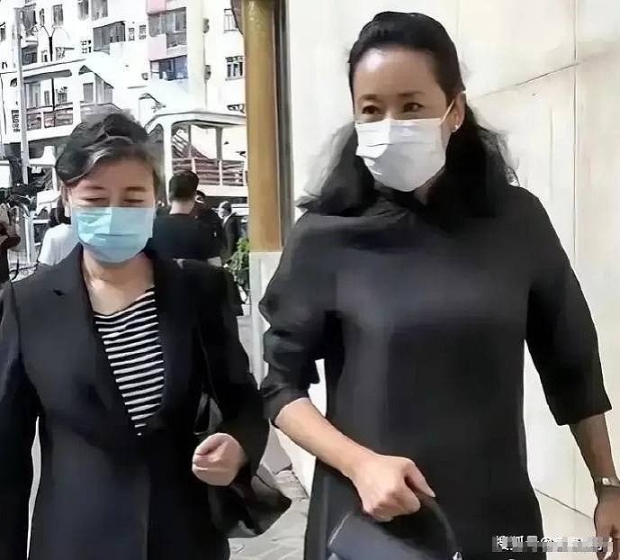 郭晶晶67岁的母亲令人敬佩，近些年衰老明显，她对女儿的帮助很大 - 15