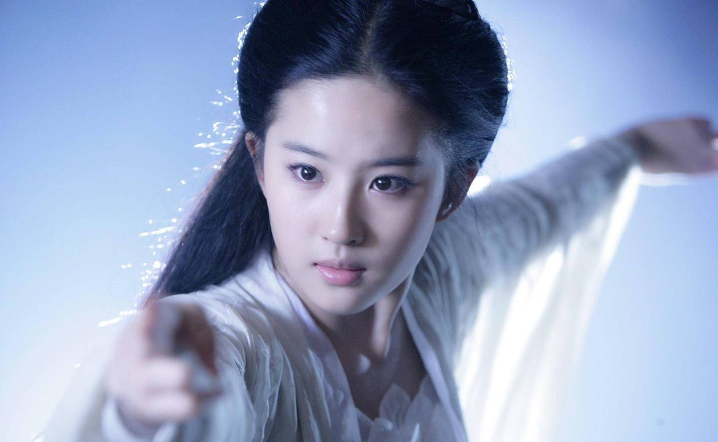 为什么刘亦菲从不接清宫戏，当她换上“甄嬛装”后，一出场就剧终 - 3
