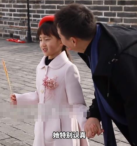 黄磊带小女儿拍摄 mv，8 岁多妹明星范十足 - 4