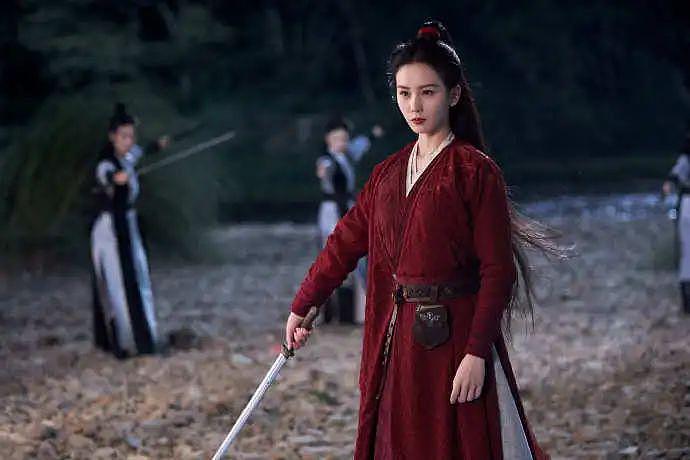 同演女杀手，一个站姿就看出了刘诗诗与张芷溪的差别 - 10