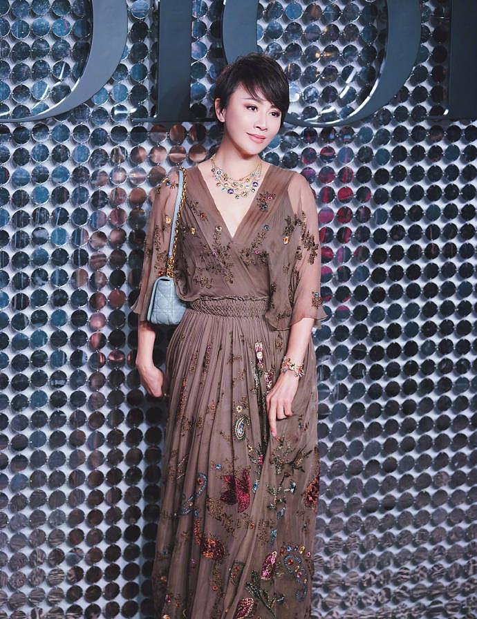 Dior红毯首饰：刘嘉玲65万4层罗盘项链尽显豪气，景甜演绎富贵花 - 2