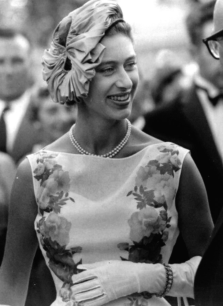 欧洲王室王冠奢华高贵，日本皇室王冠几乎一个样，高仿上不了台面 - 2
