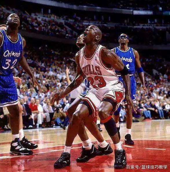 乔丹唯一一次在NBA比赛上脚其他球星的球鞋…… - 4
