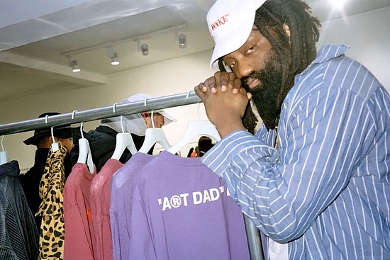 No Vacancy Inn 与 Off-White 联手打造‘Art Dads’系列。