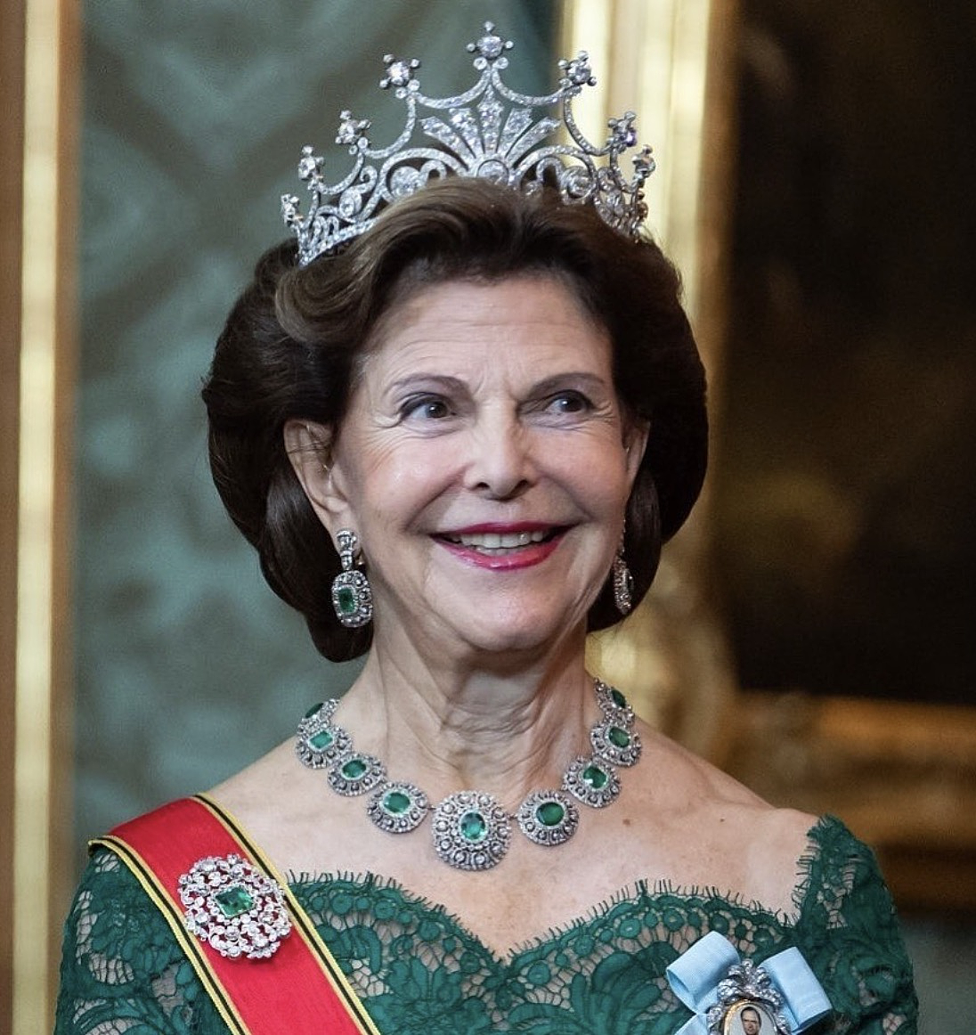 瑞典王室接待德国总统，77岁王后戴200年祖传皇冠出席，惊艳众人 - 7