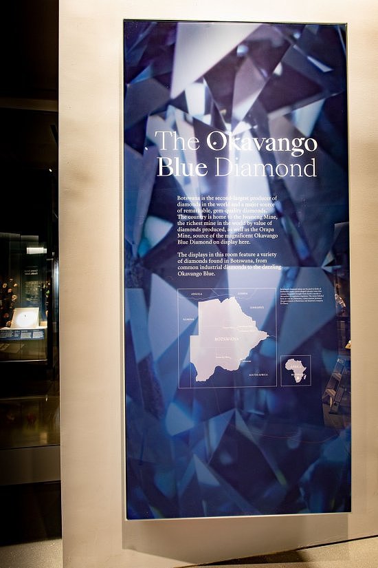 首次公开亮相！美国自然历史博物馆展出20.46ct椭圆形蓝钻 - 7