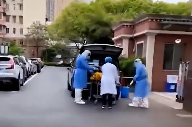 上海一福利院老人未死亡被拉走：系殡仪馆人员发现后送回 - 1