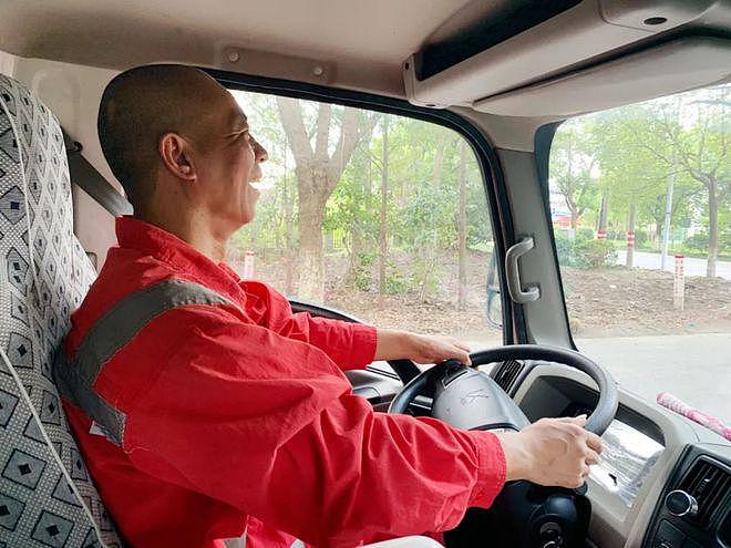 上海一 52 岁僧人每年花 198 万租基地，救助 9000 流浪动物 - 2