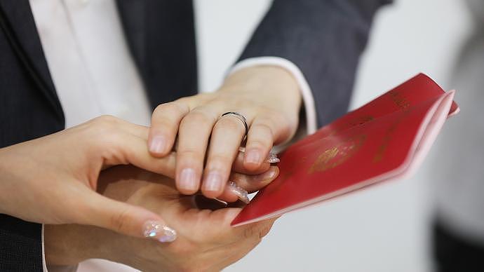 中国人 2020 年平均初婚年龄为 28.67 岁 - 1