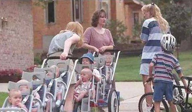 24年前，美国孕妇产下7胞胎轰动一时，如今已离开获赠511平的别墅 - 9