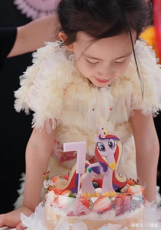黄磊孙莉为多妹庆 8 岁生日，多多亲手给妹妹做饼干，温馨又幸福 - 5
