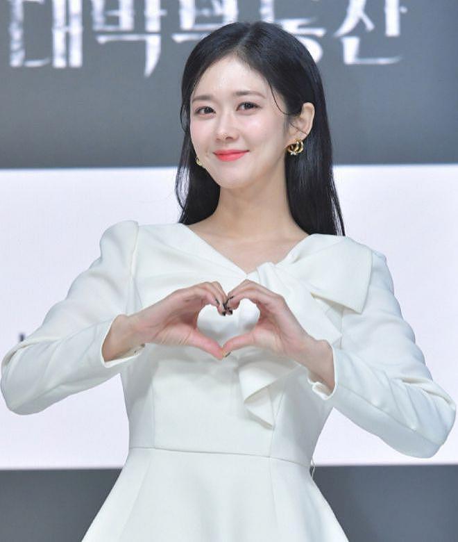 韩国女演员张娜拉宣布结婚喜讯 男方为小 6 岁素人 - 1