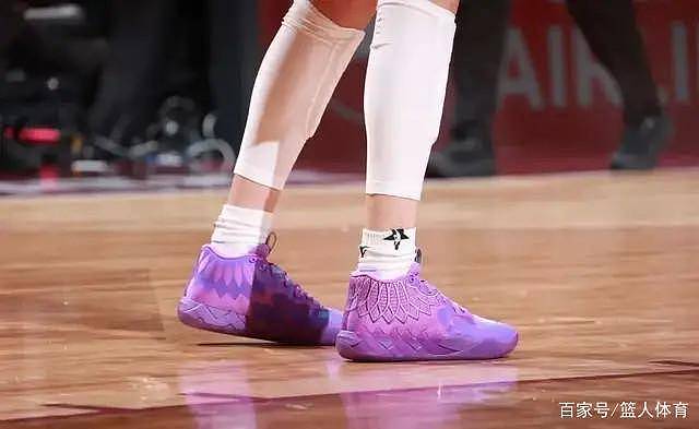 NBA球员上脚：全明星球员战靴来了，库里的粉色安德玛很帅 - 16