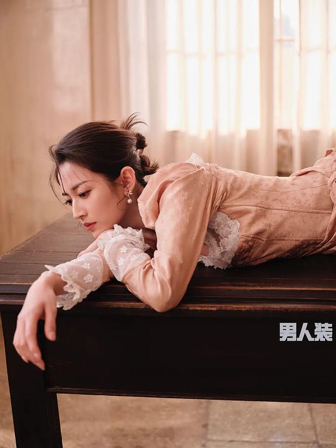 31 岁陈钰琪登《男人装》十二月封面，吊带抹胸身材曼妙，性感撩人 - 7