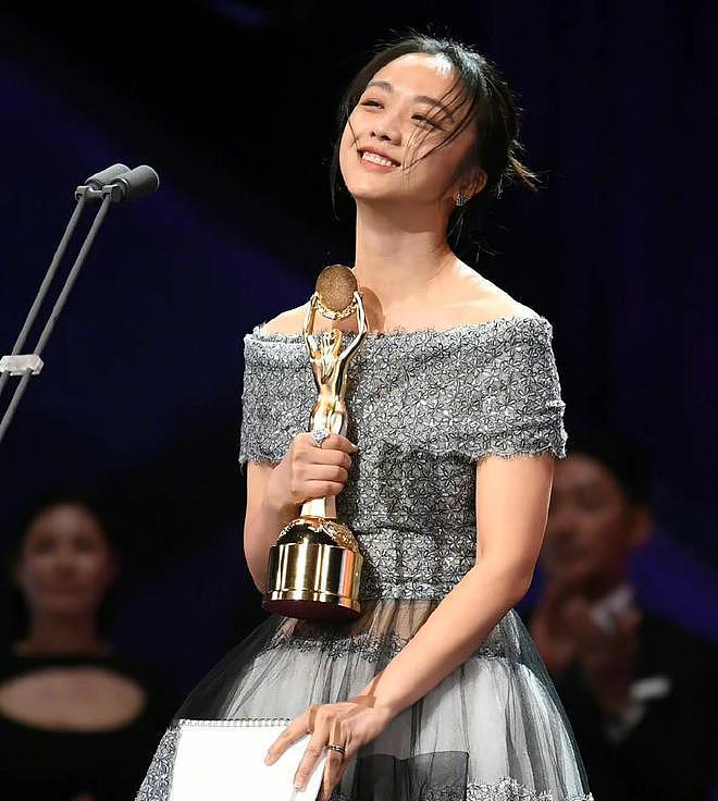 汤唯获韩国导演剪辑奖最佳女演员 晒奖杯表达感谢 - 9